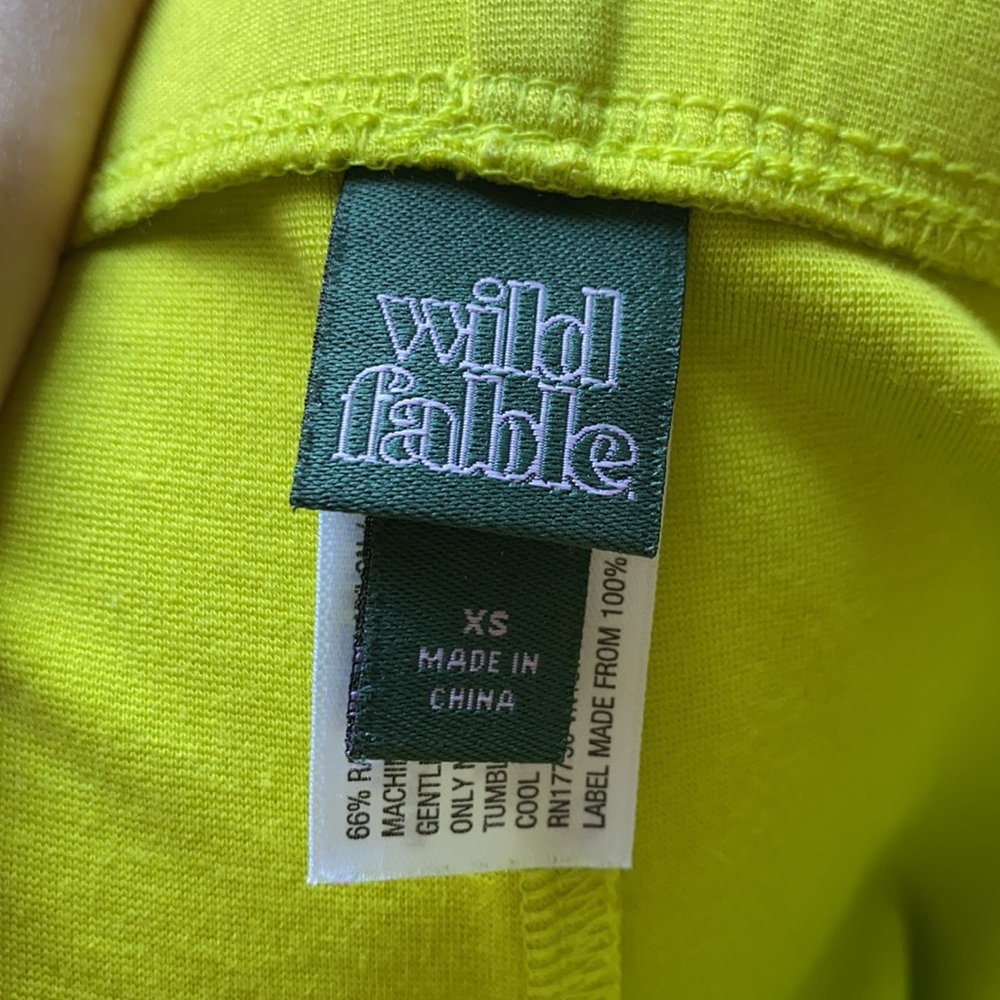 neon biker shorts with black zipper in front - Picture 5 of 5